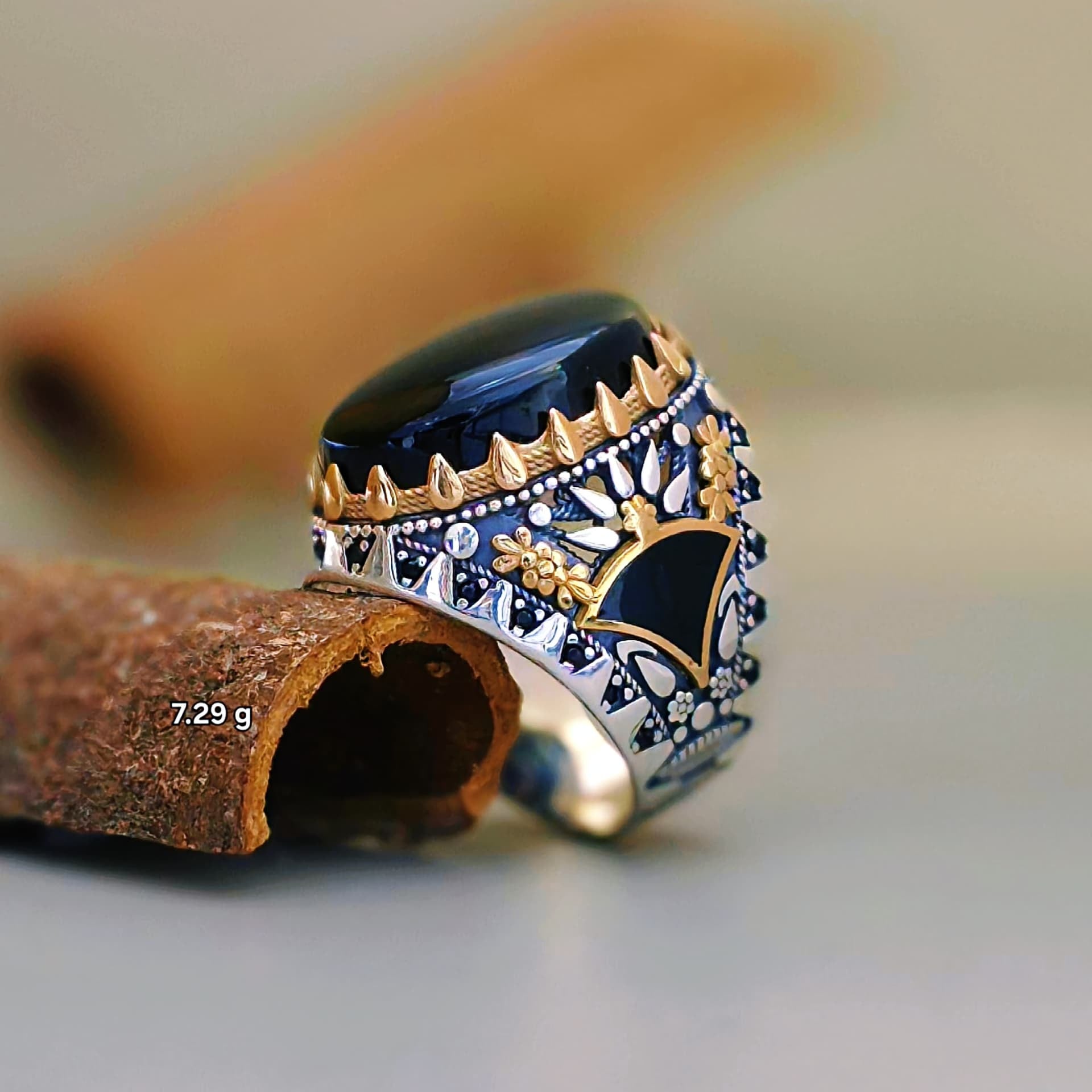 "Royal Turkish 925 Silver Men’s Ring with Genuine Black Yemeni Agate and Engraved Design"
